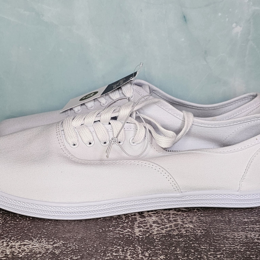Universal Thread White Canvas Sneakers - Picture 4 of 4